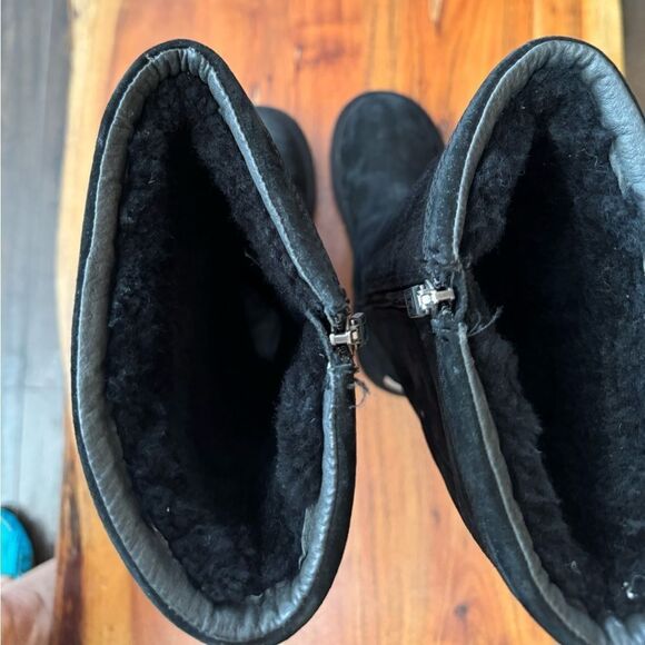 UGG Greenfield ZIP/ metal Ugg logo EUC SZ 5 - Picture 5 of 9